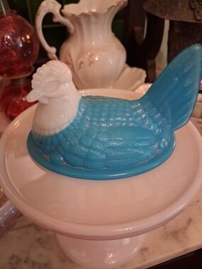 Westmoreland Blue and White Glass Hen on Nest TOP ONLY